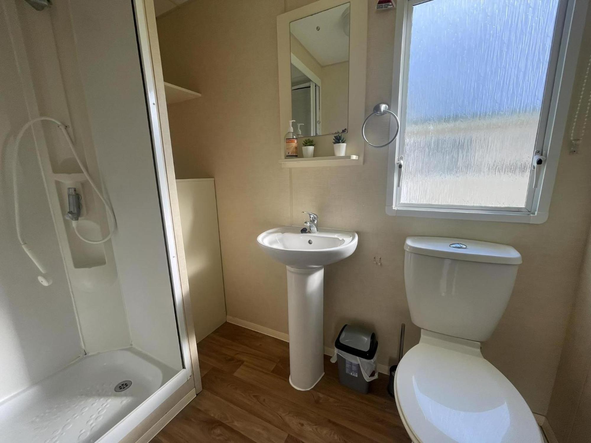 Lovely 8 Berth Caravan At St Osyth Beach Holiday Park Ref 28101G Clacton-on-Sea Ngoại thất bức ảnh